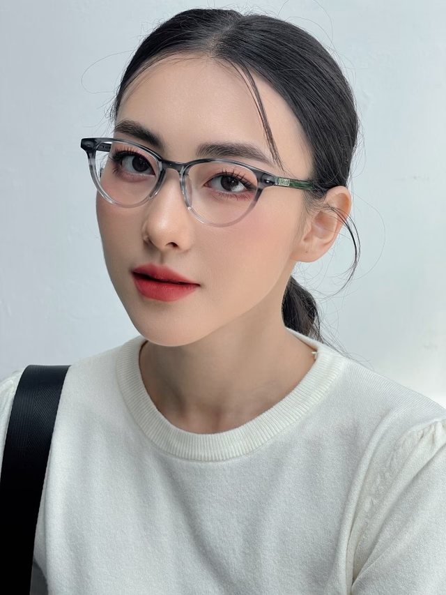 Tại sao đeo kính cận mắt bị nhỏ? Sự thật và 9 cách khắc phục
